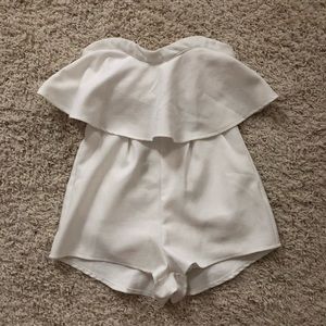 L’atiste white strapless romper!